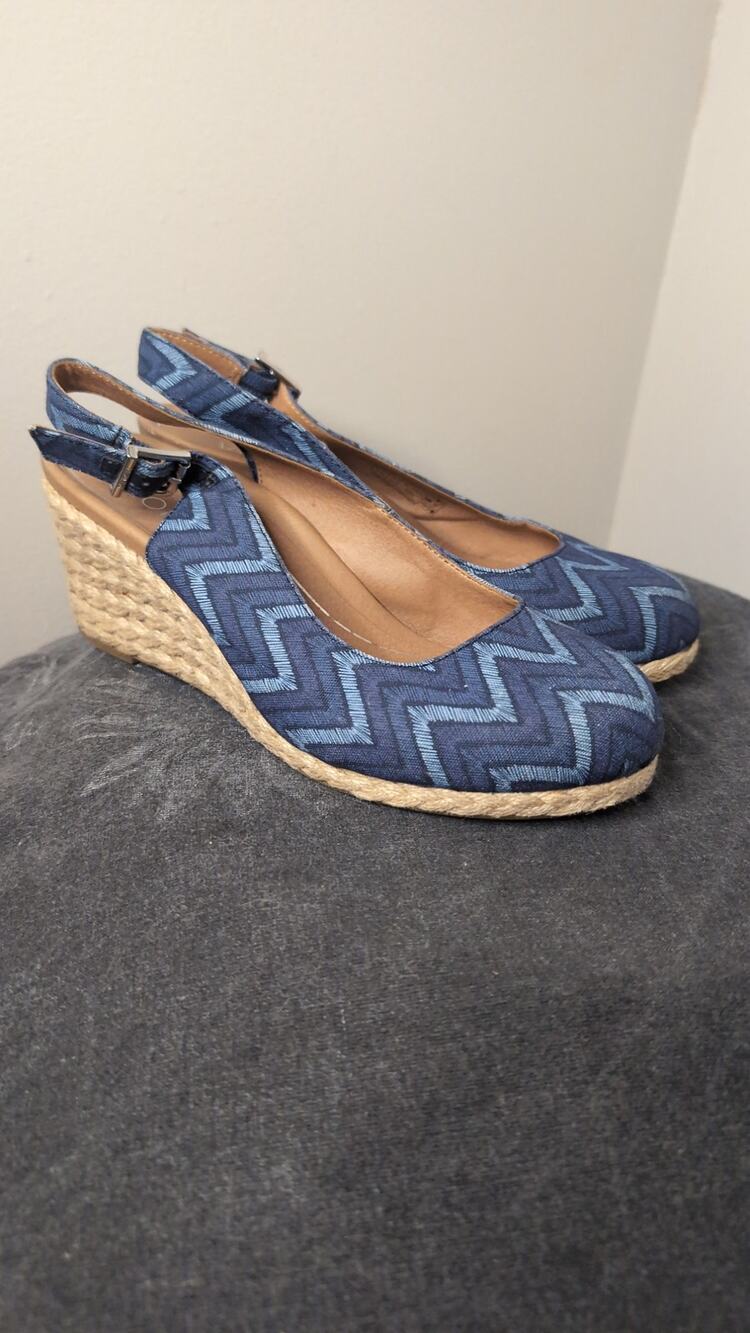 Vionic Coralina Blue Chevron Espadrille Wedges 7 Wide Slingback